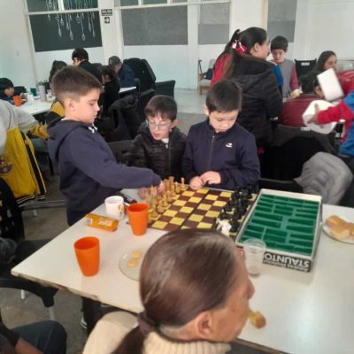 abuelos-estudiantes-Pio12-Cosquin-messolidaridad (11)